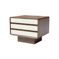 ** Moderne nachtkast met drie lades van hout en wit Gelakt.